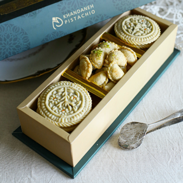 تصویر  باکس هدیه قطاب پسته و کلمپه۷۰۰گرم